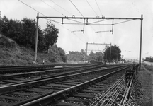 168943 Gezicht op de sporen bij het N.S.-station Schin op Geul te Schin op Geul, met naar links de sporen richting ...